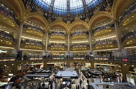 galeries lafayette paris history.